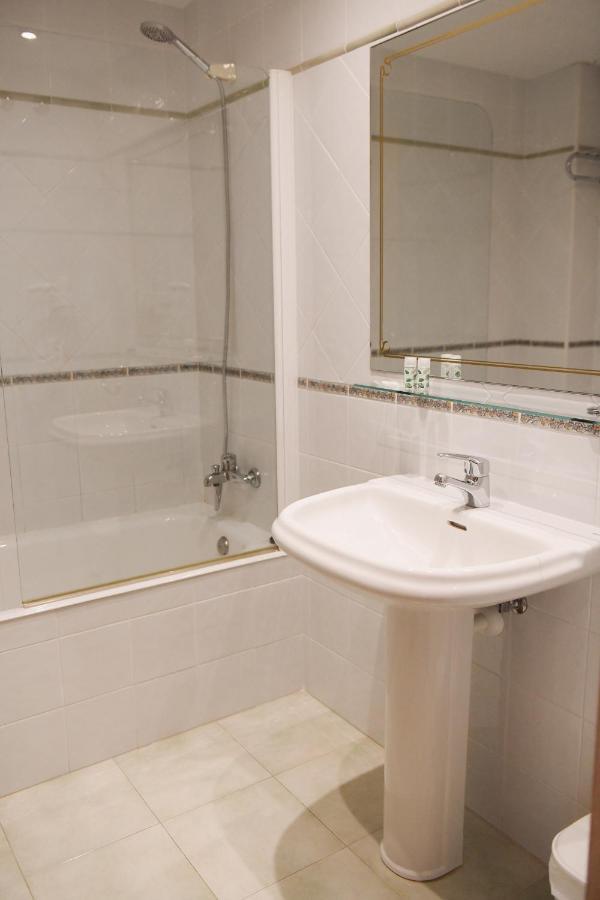 Double or Twin Room Private Bathroom